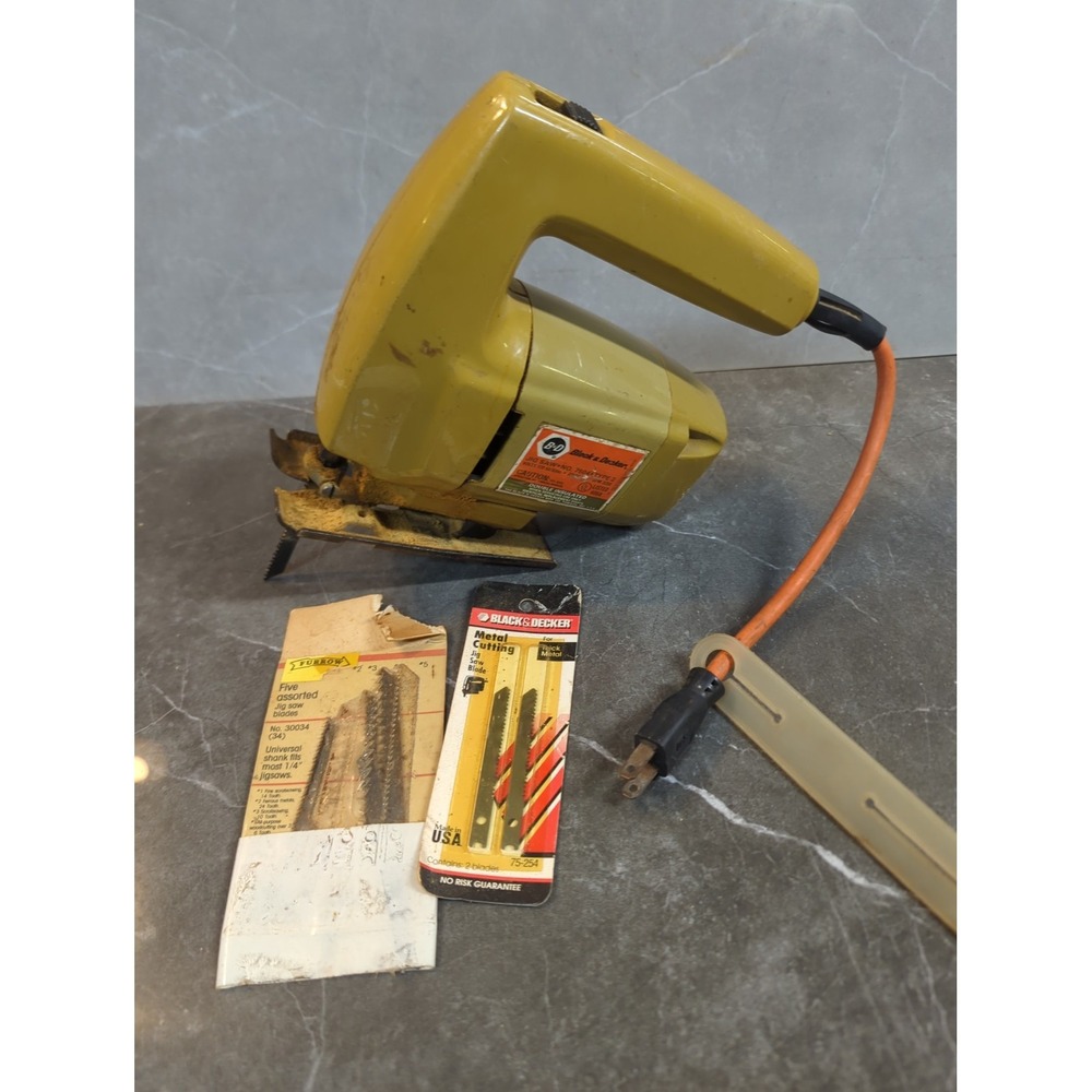 Vintage Black and Decker Jigsaw 7504 W/ Blades Type 5, Woodworking Saw Works